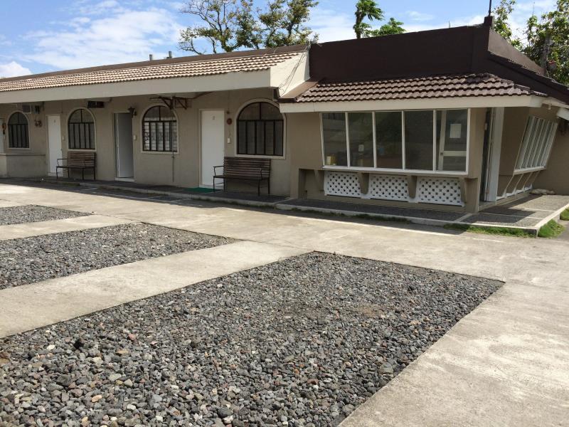 Night & Day Inn Legazpi Ngoại thất bức ảnh